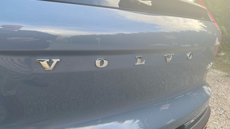 Volvo XC40 2.0 B4P Ultimate Dark 5dr Auto Petrol Estate